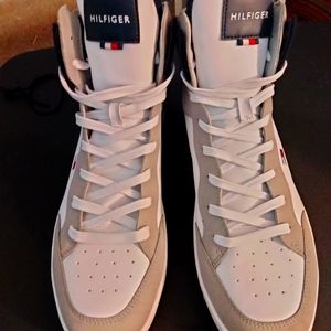 Tommy Hilfiger 12 white blue grey